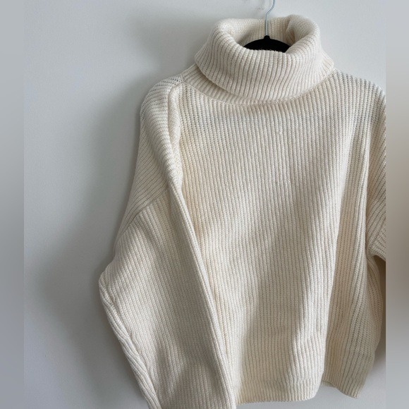 Oversized knit sweater *like new - Picture 2 of 4